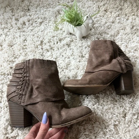 Brown suede Taranto ankle boots with a boho vibe - Picture 2 of 6